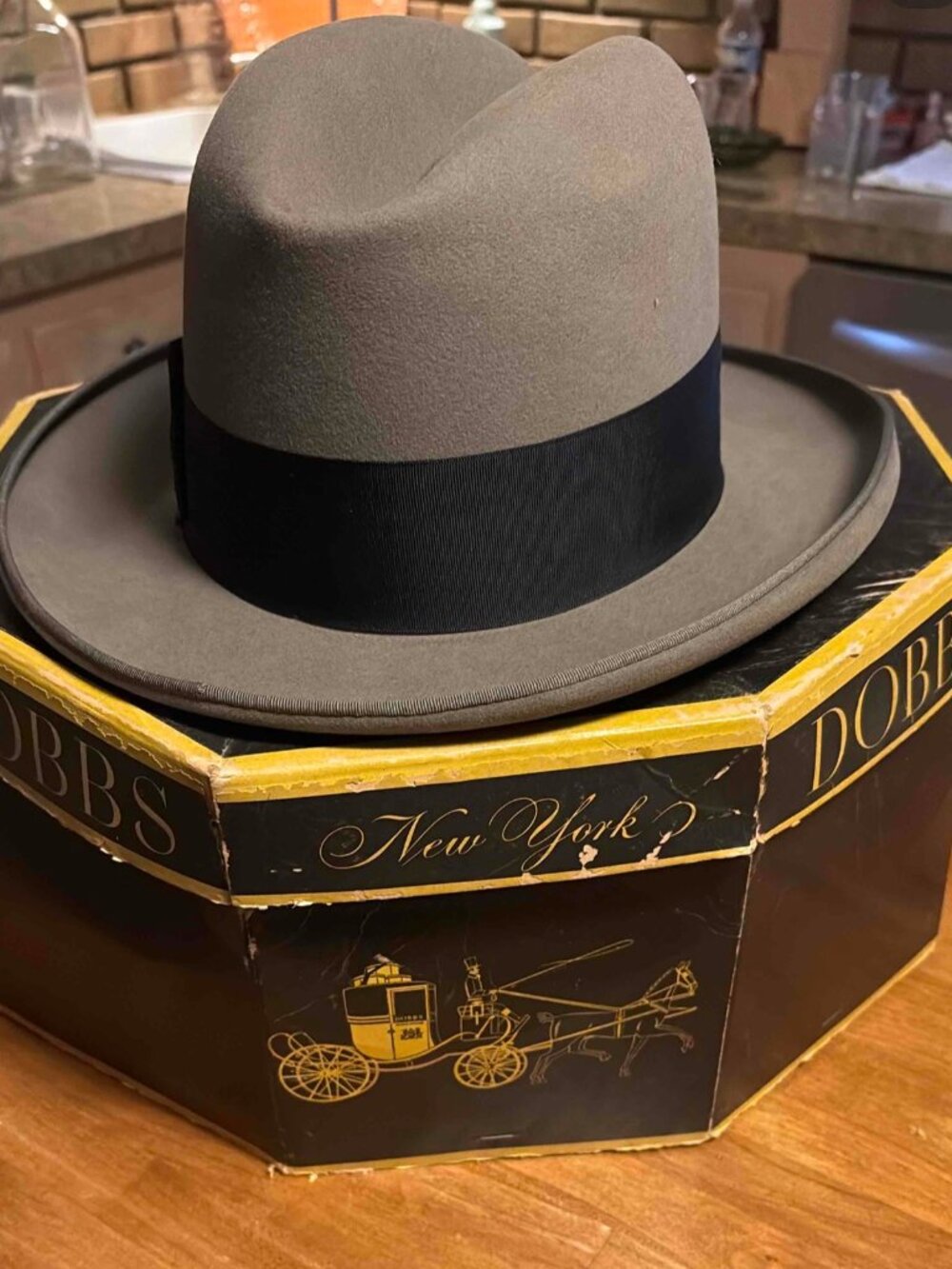 Vintage Dobbs New York gray felt fedora hat w/ its original box